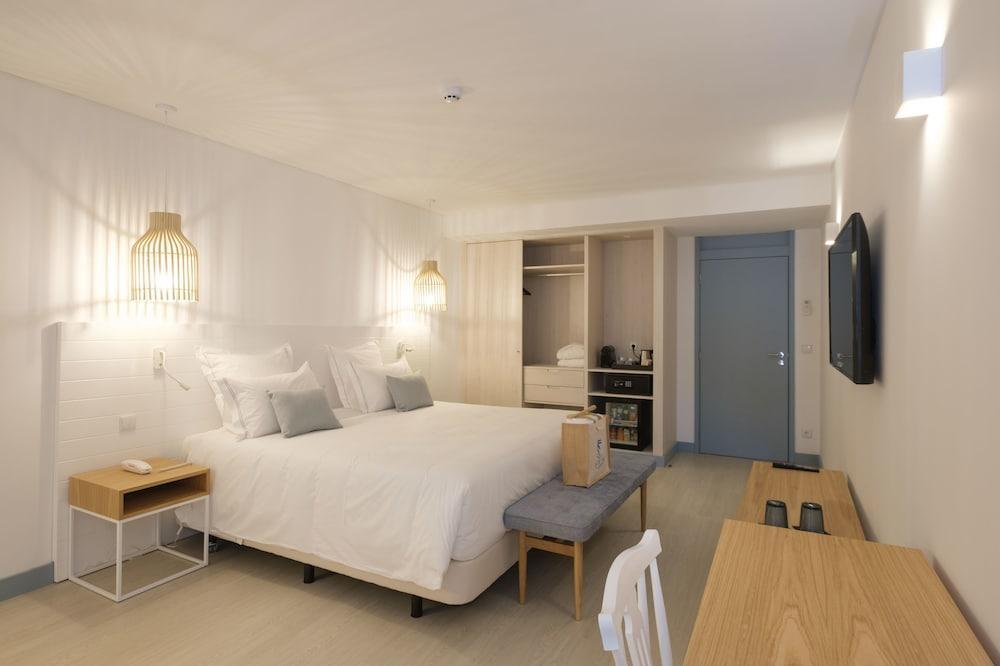 Malibu Foz Hotel - La Maison Younan Фигейра-да-Фош Экстерьер фото A room at the hotel