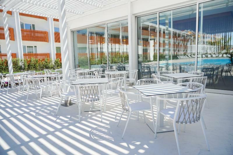 Malibu Foz Hotel - La Maison Younan Фигейра-да-Фош Экстерьер фото The terrace