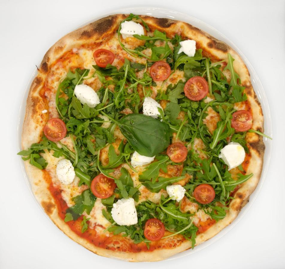 Malibu Foz Hotel - La Maison Younan Фигейра-да-Фош Экстерьер фото A pizza with rocket