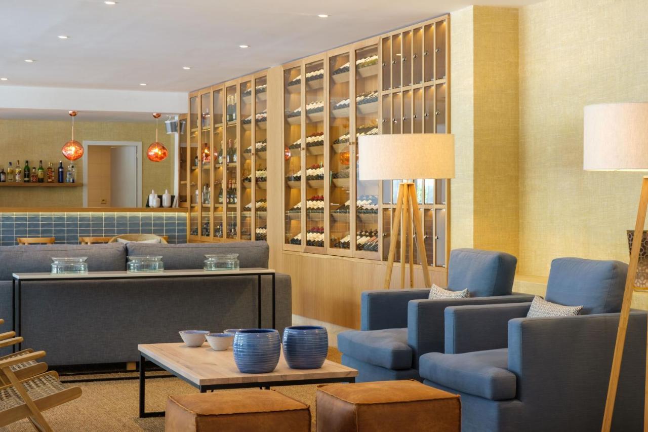 Malibu Foz Hotel - La Maison Younan Фигейра-да-Фош Экстерьер фото The lounge at the airport